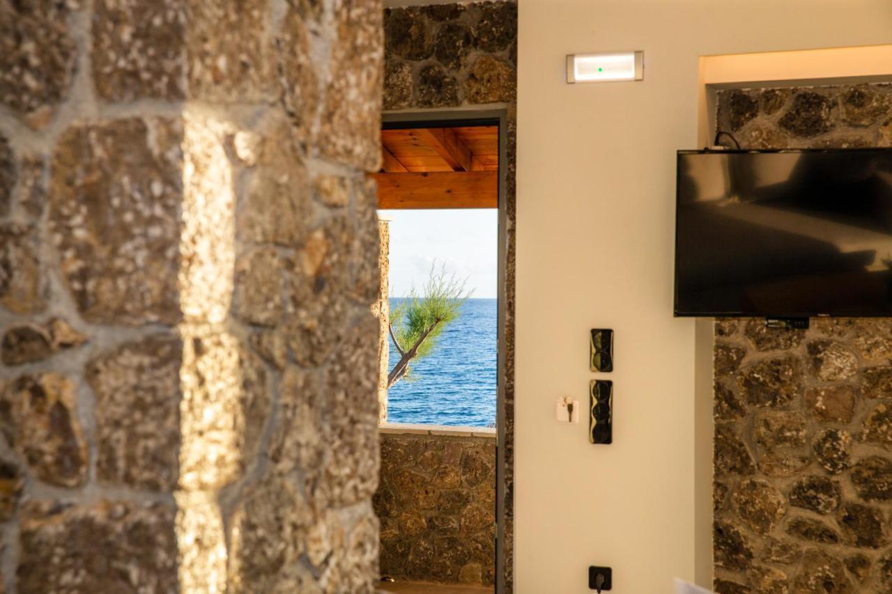 Black Rocks Family, Luxury Seafront Beach Maisonette Agios Gordios  Bagian luar foto
