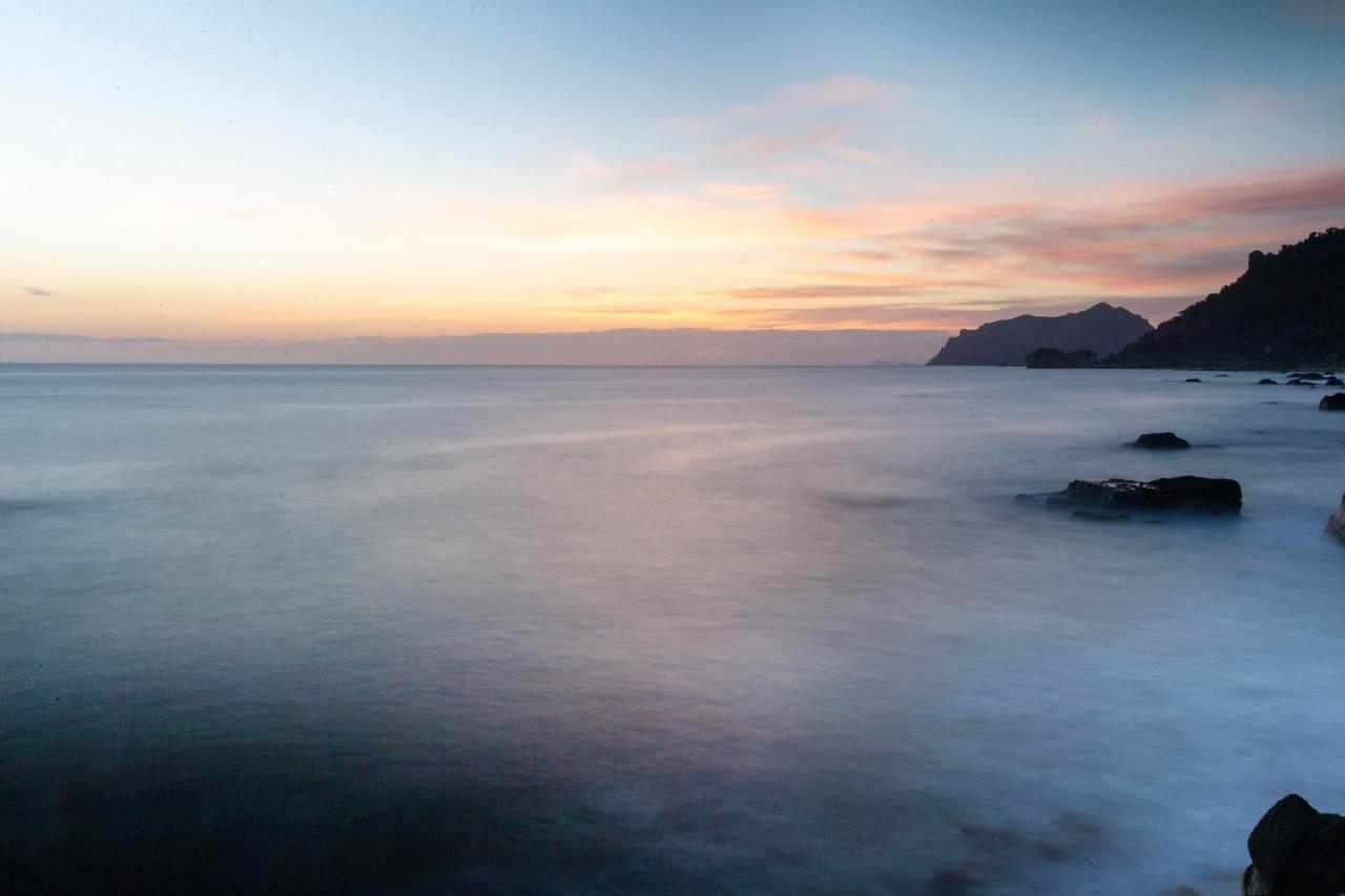 Black Rocks Family, Luxury Seafront Beach Maisonette Agios Gordios  Bagian luar foto
