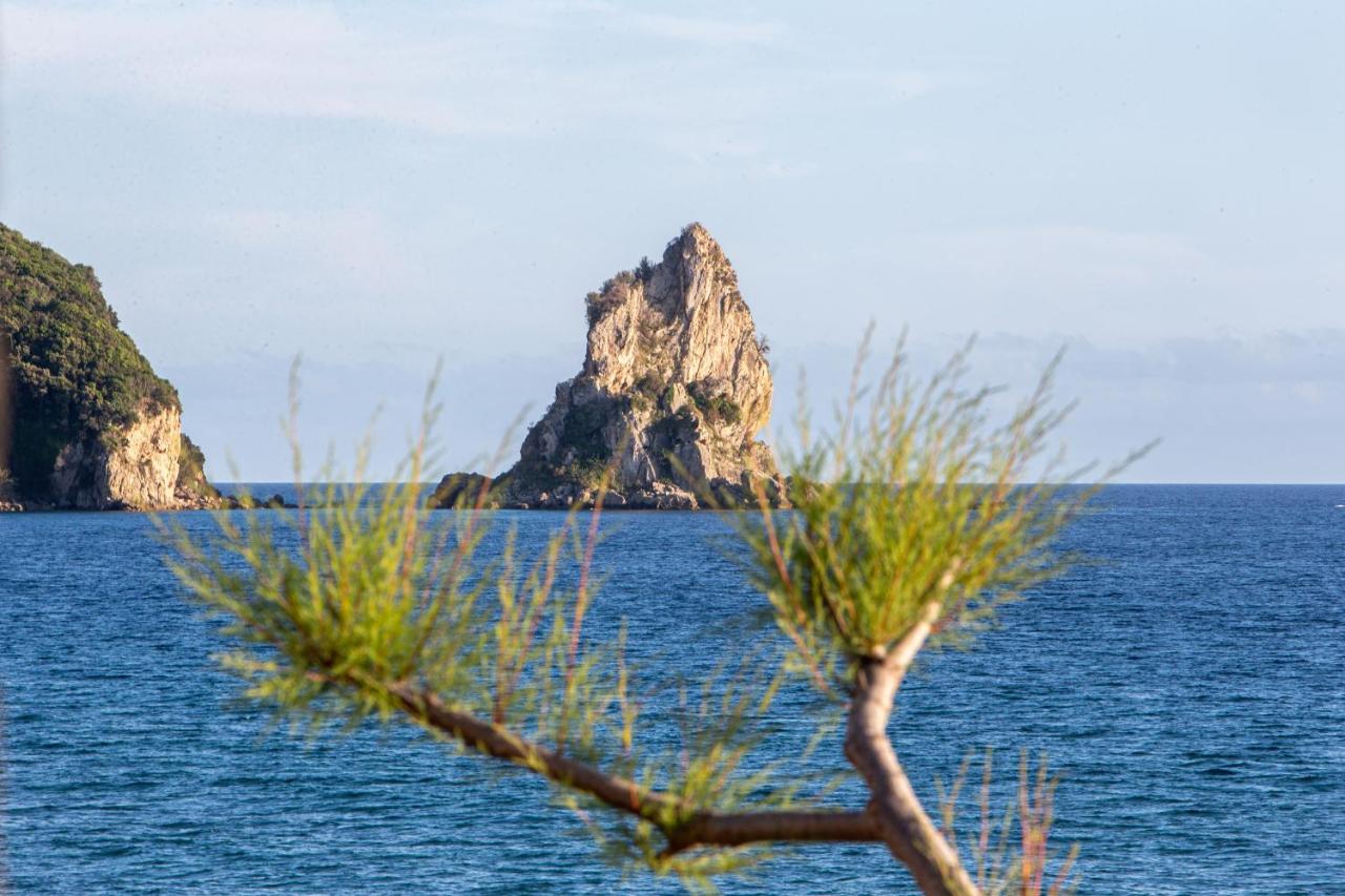 Black Rocks Family, Luxury Seafront Beach Maisonette Agios Gordios  Bagian luar foto