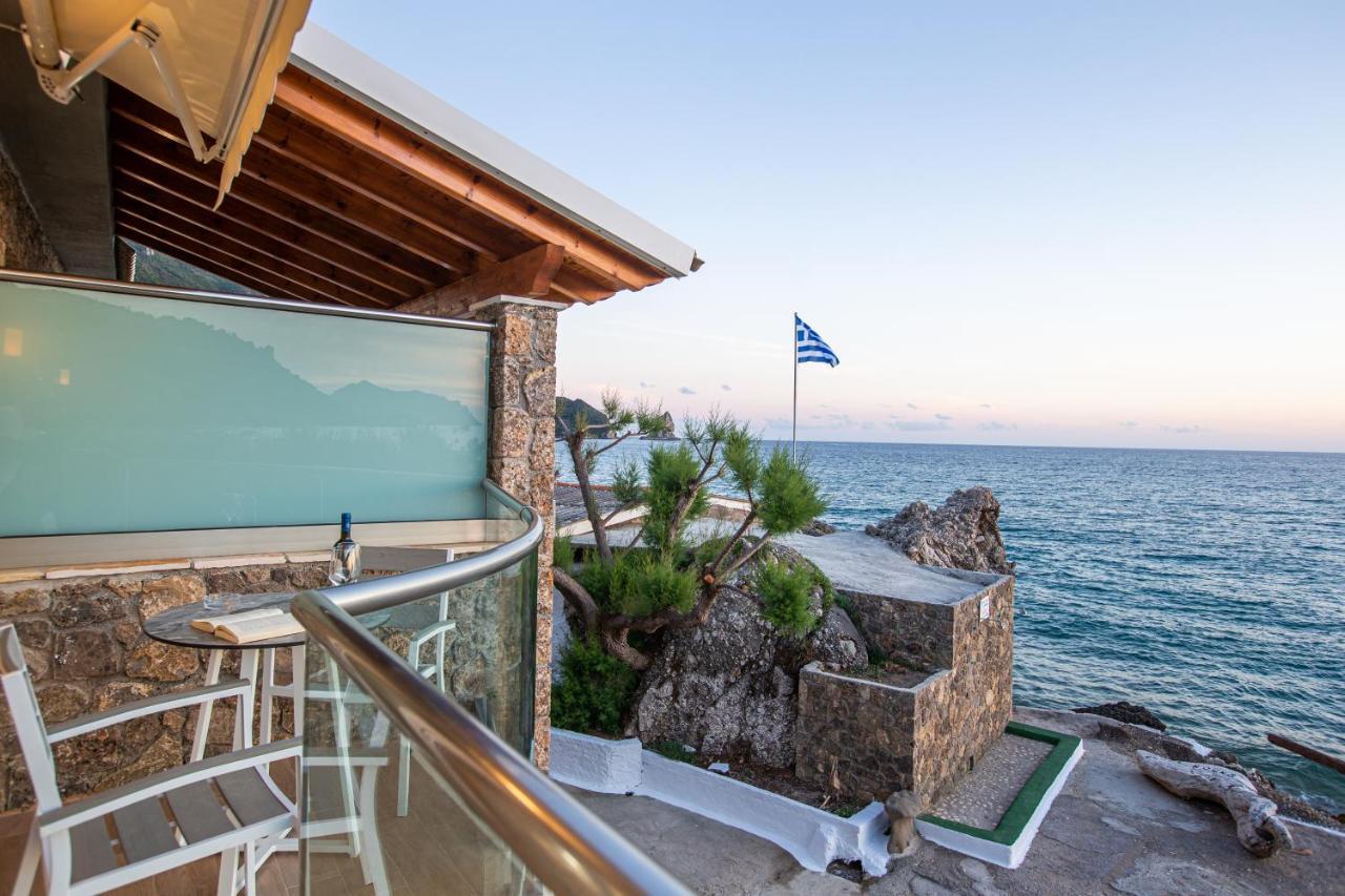 Black Rocks Family, Luxury Seafront Beach Maisonette Agios Gordios  Bagian luar foto