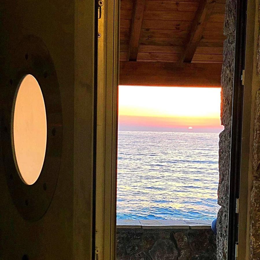 Black Rocks Family, Luxury Seafront Beach Maisonette Agios Gordios  Bagian luar foto